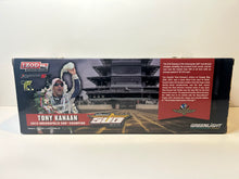Load image into Gallery viewer, TONY KANAAN SIGNED 2013 INDY 500 WINNER W/ DRIVER FIGURE HONDA 1/18 GREENLIGHT DIECAST