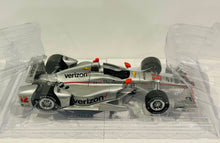 Load image into Gallery viewer, Will Power autographed 2017 #12 Team Penske Verizon Chevy 1/18 IndyCar Greenlight Diecast